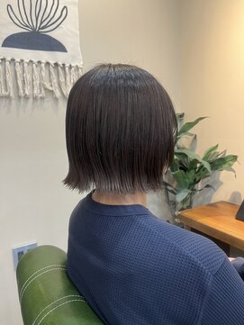 シーン(seen.) コンパクト外ハネボブx透明感暗めグレージュ【札幌／大通】
