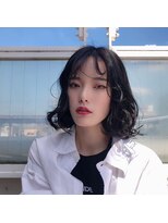 ルッツ(Lutz. hair design) 黒髮ボブのゆる巻き