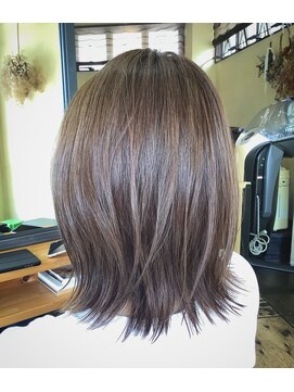 ワラティク(WARATI C) 外ハネミディアム