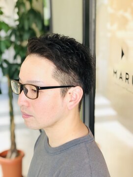 バーバーアンドビューティー マル(Barber and Beauty MARU) 大人の2ブロックベリーショート