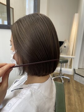 アンダーバーホワイトモデ 河内長野(_WHITE mode) ◎ナチュラルグレイジュ透明感カラー切りっぱなしボブ河内長野