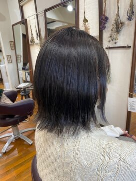 美容室 メザミー MESAMIES 結べるボブ大人可愛い外ハネボブアッシュブラウン切りっぱなし