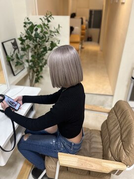 カリーナ(CARINA) ハイトーンカラー/グレーシルバー