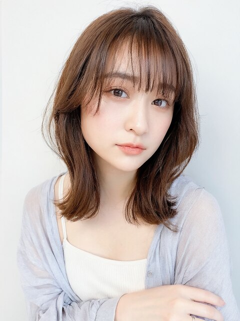 シースルーバングくびれ丸みヘア大人可愛い大人美人前髪艶感