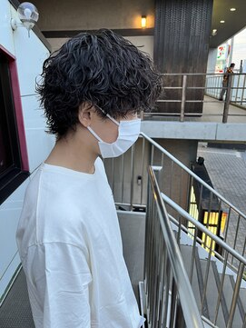 アイズ 海老名(AIZU) 波巻きスパイラルパーマ 波巻きパーマ ウルフ マッシュ 眉毛