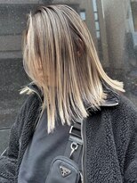 ヌエン 渋谷(NU/EN)&nbsp;春のトレンド外国人風バレイヤージュとホワイトベージュのボブ