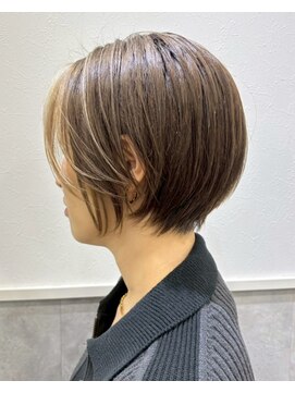 ロッカ(ROCCA) 前下がりショートボブ×ハイライトベージュ前髪