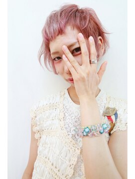 コンパス(COMPASS) ヌーディ―カラーの耳かけボブ