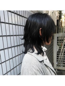 美容室 イズ 館林店(Iz) ウルフカット_ブラックカラー_ウェーブパーマ耳かけ