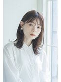 大人ミディアム外ハネレイヤースタイルシースルーバング