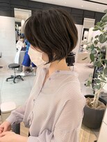 ステア ケース(stair case)&nbsp;2022年人気髪型大人黒髪丸みショートボブ耳かけ