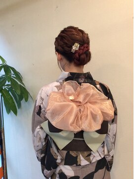 カット イン シルバー 三つ編みスイートローシニョン