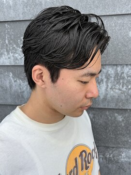 ヒュイル バイ ニアウ(Hwyl by Niau) メンズマッシュセンターパートスパイラルパーマニュアンスパーマ