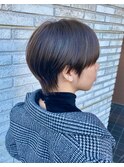 大人マッシュショート　カーキベージュシアカラーショートヘア