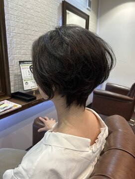ヘアー サロン アットシュシュ(Hair Salon At'shushu) 癖を活かした前下がり大人ショート♪