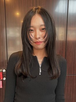 大人気のレイヤーカットはお任せ☆髪全体にレイヤーを入れて動きを出すのも、顔周りのみのレイヤーでも◎