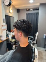 ザ ブライト バーバー(The BRIGHT BARBER)&nbsp;フェザーパーマスタイル　鋏仕上げ