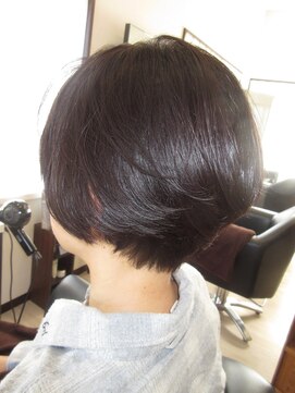 コア フィール ア デイ(COIFFURE A DAY) 前下がりショート