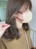 ロカ(roka) 大人可愛いカーキベージュ イヤリングカラー ミントアッシュ