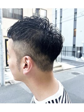 プラグ(Plug) メンズショート刈り上げクセ毛黒髪30代40代カジュアルビジネス