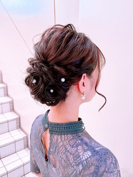 ヘアメイク ジェイエム ルーズシニヨン