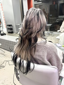 レコ(LECO) ホワイトブロンドとエンドブラックデザイン