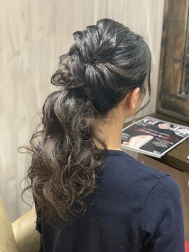 グロウ(grow) 【ヘアアレンジ】ローポニーテールスタイル