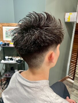 スタンドバーバー 柏(STAND BARBER) スペインカール/スパイキーショート/ブルーブラック