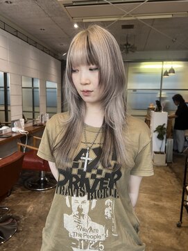 レイヤー×ハイトーン×デザインカラーで一癖ヘア