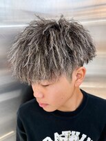 ルーシー 渋谷(LUCEY)&nbsp;ツイストマッシュホワイトメッシュパイルツイストパーマ