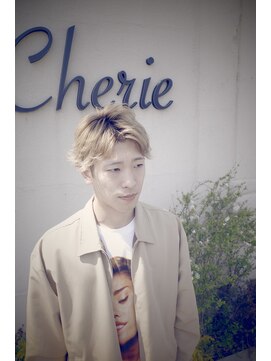 ヘアーアンドメイク シェリ(Hair&Make Cherie) センター分けマッシュヘア