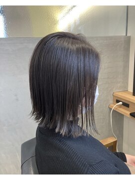 ソッカ(socca) 外ハネ切りっぱなしボブ