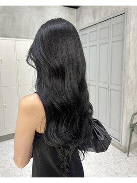 ジーナ 新宿(Zina) ブリーチ卒業で艶髪ブルーブラック◎