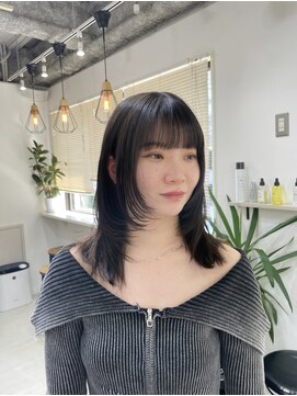 アイズ 横浜(IS) 横浜/レイヤーカット/ブルーブラック