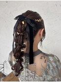 ちょっぴり個性派☆編み下ろしポニーヘア