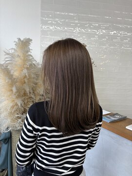 ソル(sol.) 【 Ami 】透明感たっぷりグレージュ×内巻きレイヤー