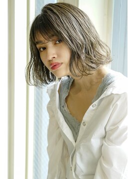 ネイヴィル(navile) [navile 小林]外ハネニュアンスボブ×シアーグレージュ