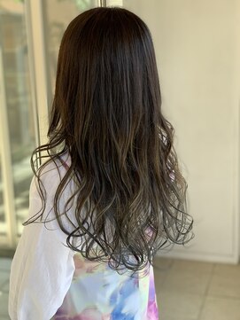 クロエ バイ ラヴィズム 小針店(CLOE by LUVISM) グレーのグラデーション