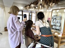 【stylistとアシスタントによる丁寧な施術】