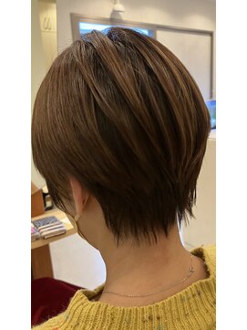 イヴ美容室 ハイライト、ショートスタイル