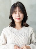  20代30代大人可愛いグレージュカラー斜めバングショートボブ