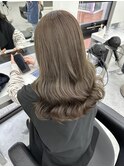 オリーブベージュ