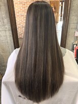 ヴィップルーム(viproom)&nbsp;ツヤ髪スタイルニュアンスカラーショートボブセンターパート