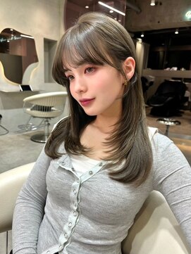 グロー 大宮(GLROW) レイヤーカット　ミディアムレイヤー　顔まわり　オリーブ