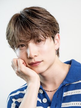 オーシャントーキョーオーバー 渋谷(OCEAN TOKYO OVER) 韓国ヘアニュアンスコンマバングセンターパートフェザーパーマ