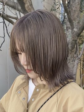 アオゾラヘアー フジサキグウ(AOZORA HAIR FUJISAKIGU) ミルクティーグレージュ ブリーチ ダブルカラー レイヤーボブ