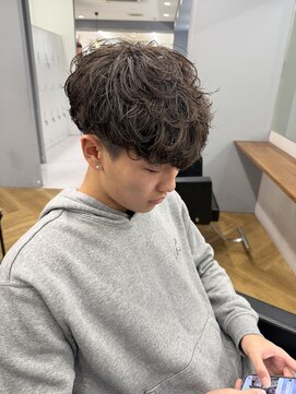 アレス バイ シカ 神戸三宮元町店(ALLES by Cica) スーツ短髪ツーブロック束感黒髪シークレットパーマ流行