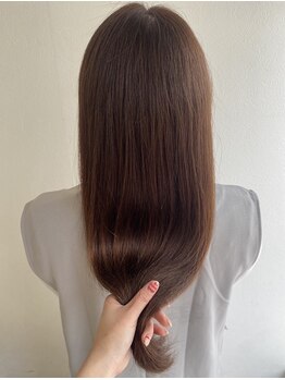 olu.hair新安城/髪質改善/ショート/白髪ぼかし/縮毛矯正【 9/7 NEW OPEN(予定)】の写真/《新安城》思わず触れたくなる大人の髪質改善ストレートで、まるでシルクのような手触りを。
