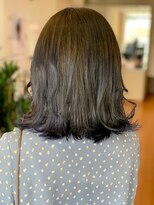 アークスヘアー&nbsp;大人可愛い暗髪でも透明感♪アッシュカラー×毛先カール