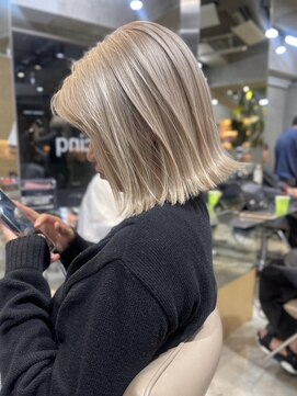 サンク 原宿 表参道(cinq) 顎ラインボブミルクティーグレージュケアブリーチワイドバング